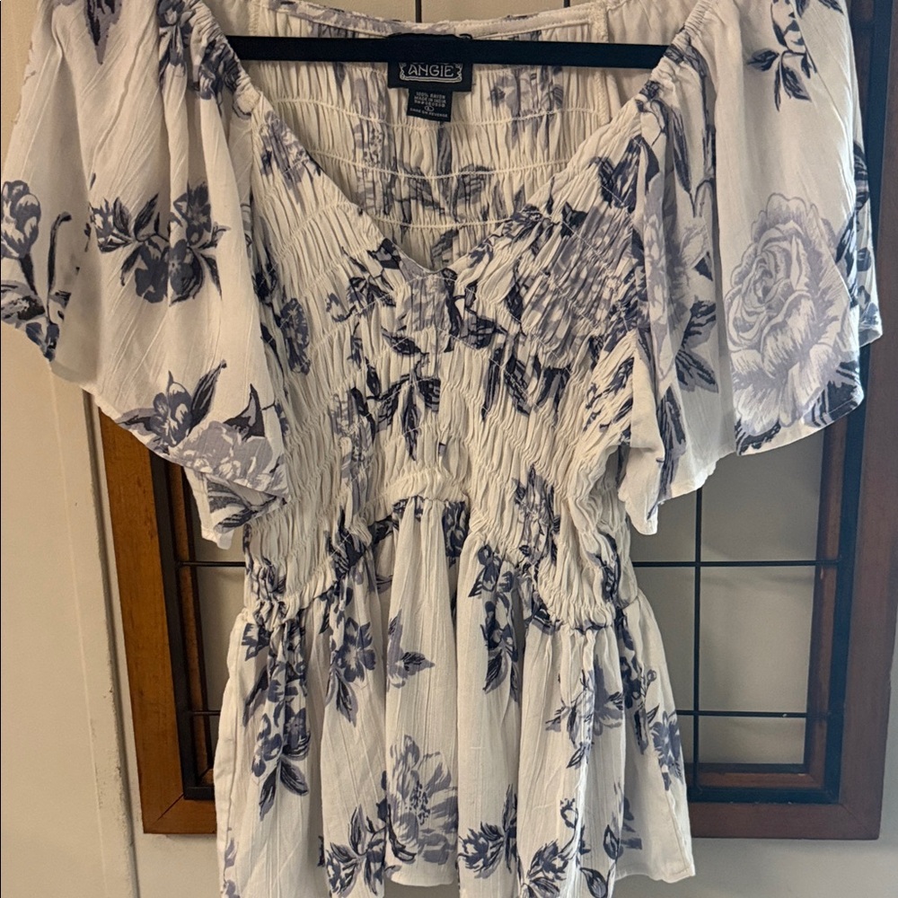 Angie Women's Floral White and Blue Top Size L